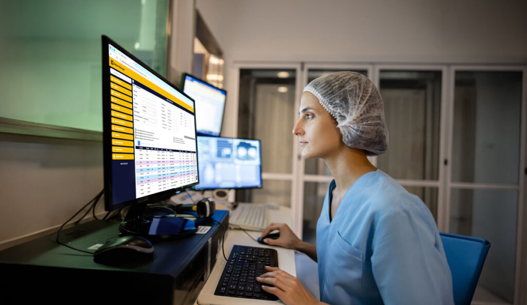 Dialysis Manager analyzing patient treatment information within dialysis clinic management software
